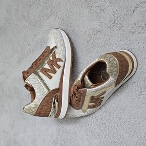 Michael Kors White/Cream/Gold sneakers sz 9